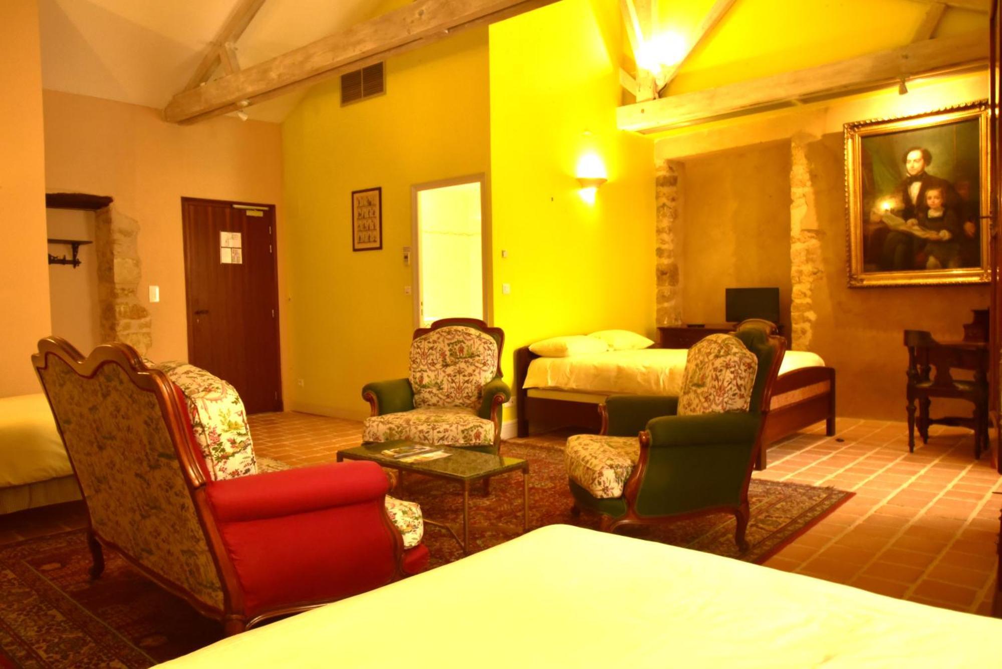 Logis Hotel Le Boudoir Belves Phòng bức ảnh